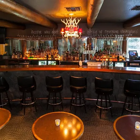 Sportsmen'S Lodge Hotel-2